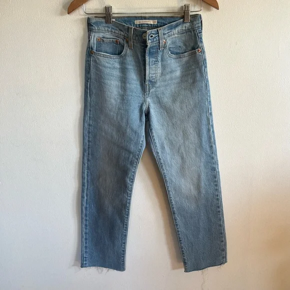 NEW Levis Wedgie Straight Jeans - Picture 2 of 5